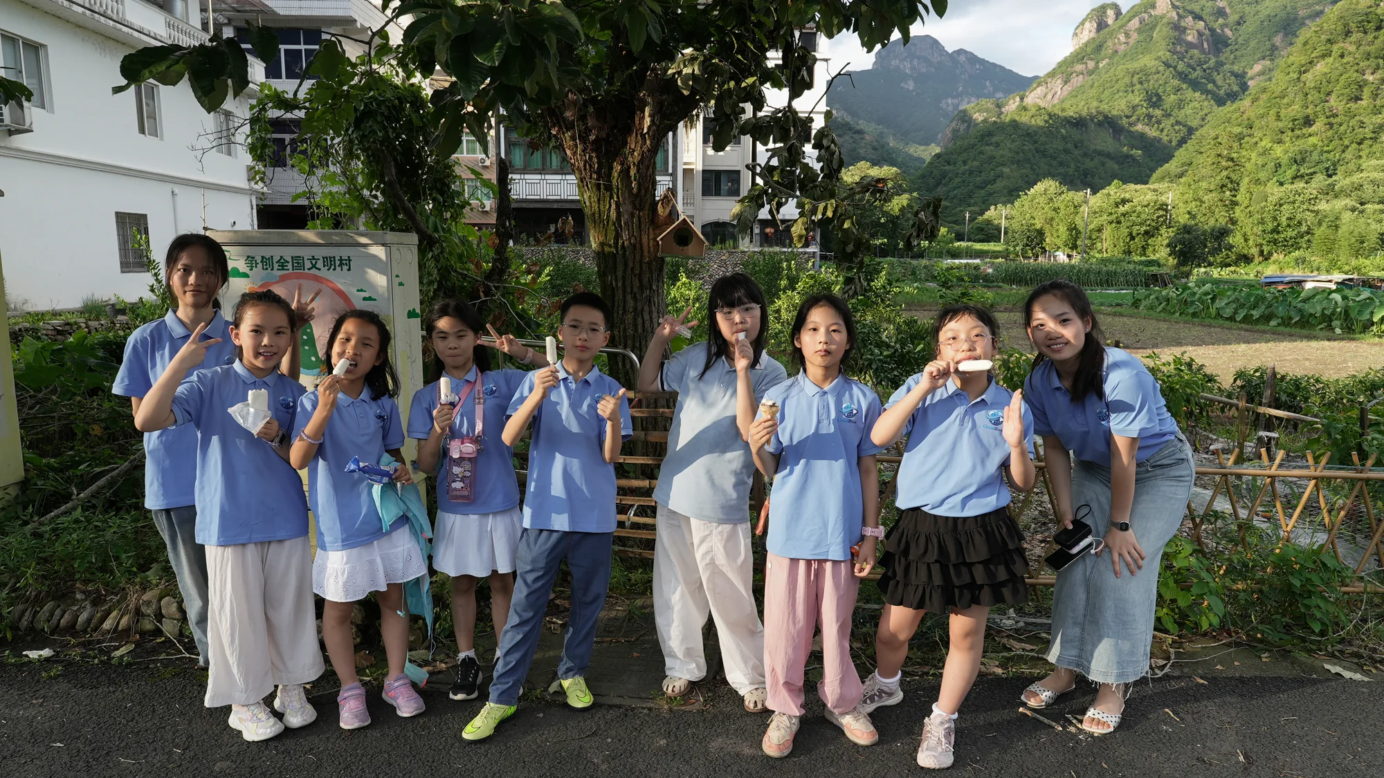 Cloud River 2026夏令营学生在水云村合影
